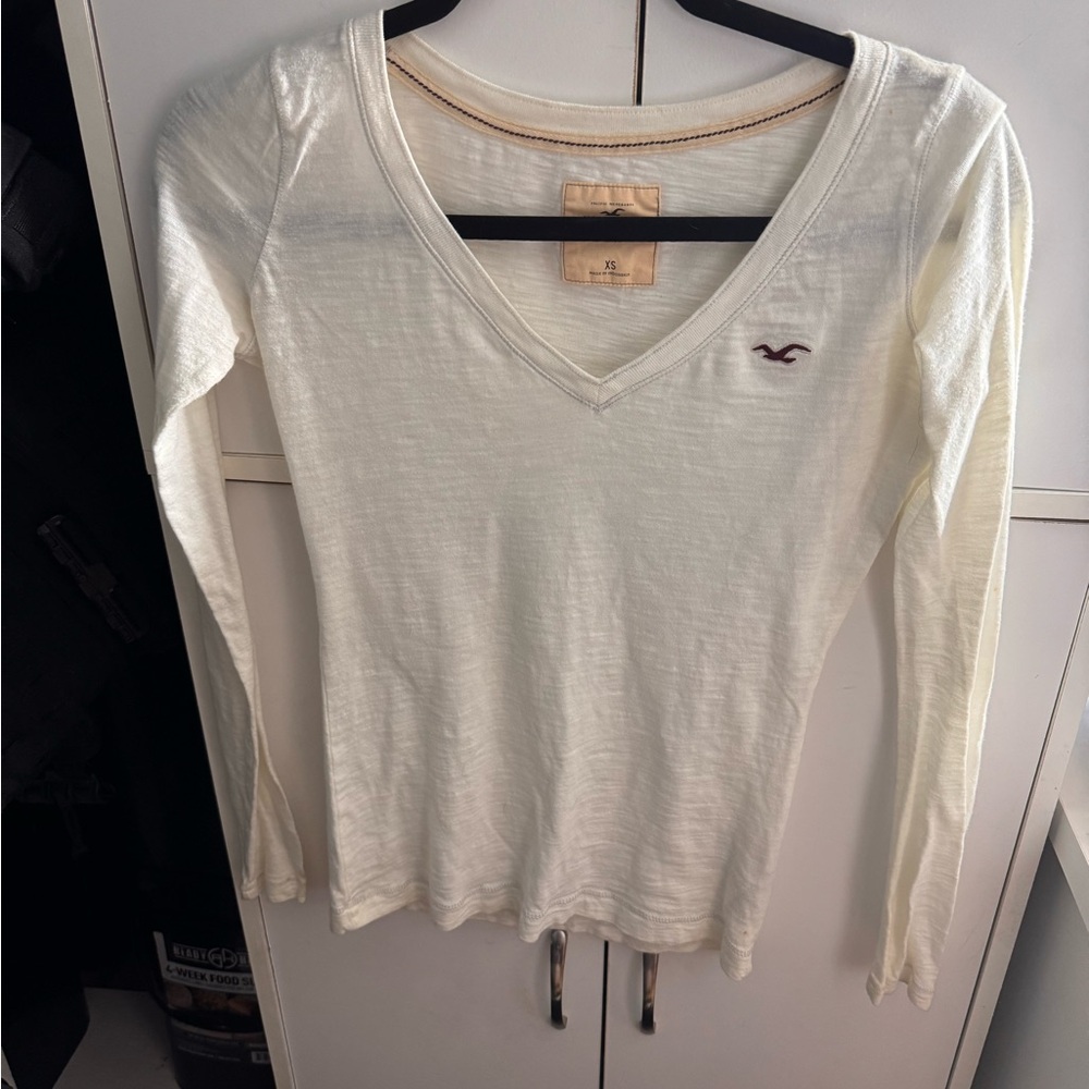 Hollister Women's Ivory Long Sleeve V-Neck Tee